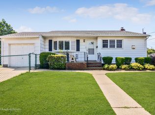 76 Lambert Ave, Farmingdale, NY 11735