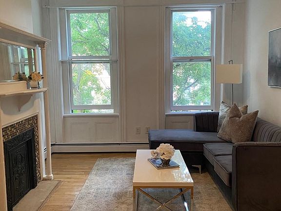 4th image of 97 Bright St APT 3R