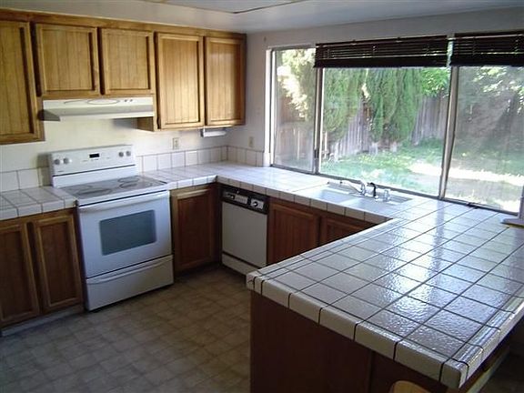 4th image of 8247 Villa Oak Dr