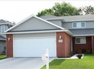 244 S 77th St, Lincoln, NE 68510