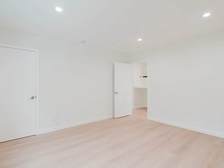 9628 Keokuk Ave — Photo 14