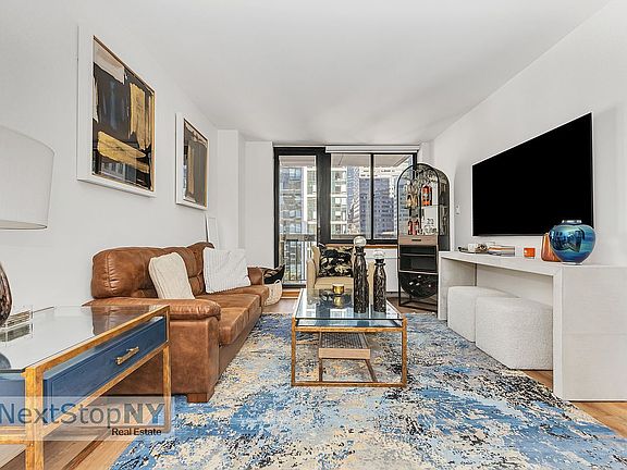 2nd image of 250 E 40th St APT 14A