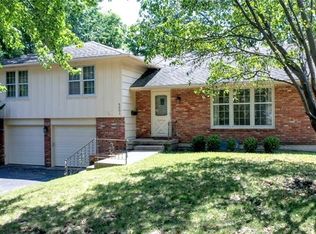 5601 W 92nd Pl, Overland Park, KS 66207