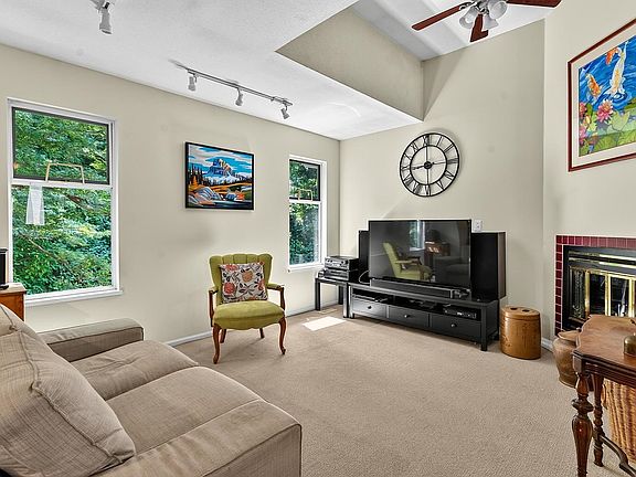 3rd image of 6136 Marine Dr