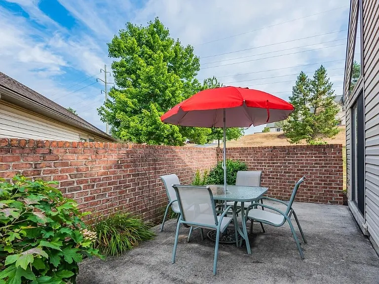 1016 Cherrington Dr — Photo 21