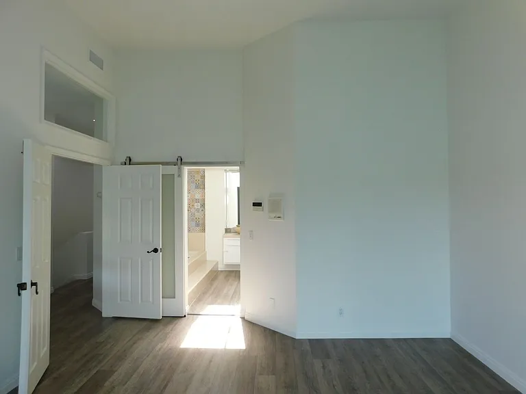 5 Lakefront — Photo 17
