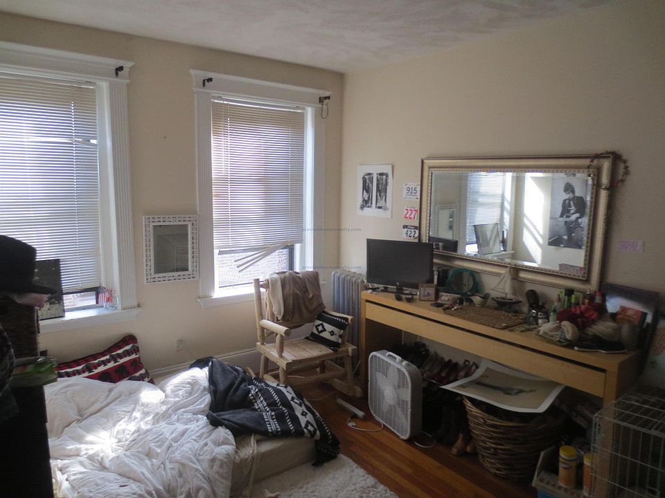 2nd image of 1254 Commonwealth Ave #923