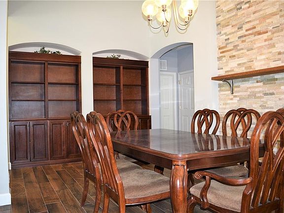 3rd image of 803 Victoria Hills Dr S