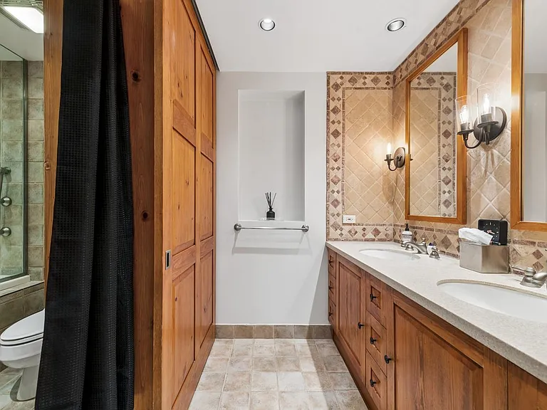 680 N Lake Shore Dr #1415 — Photo 9