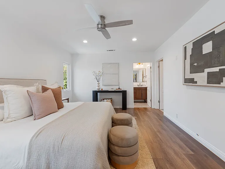 17453 Burbank Blvd — Photo 24