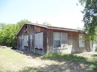 606 W Cleveland St, Seadrift, TX 77983