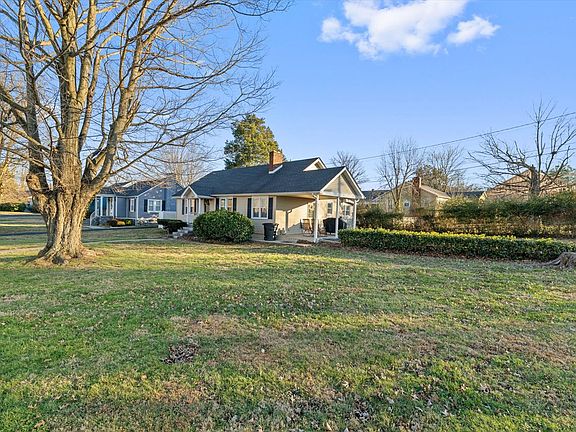 2nd image of 402 Oakview Dr