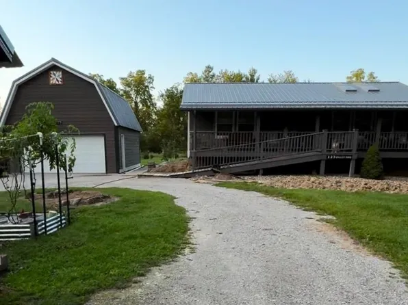 123 Valley Rd, West Branch, IA 52358