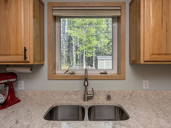 5th image of 2940 Maurice Ave