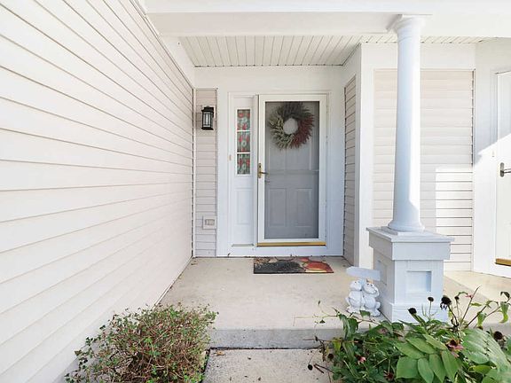 3rd image of 1136 Lillian Ln