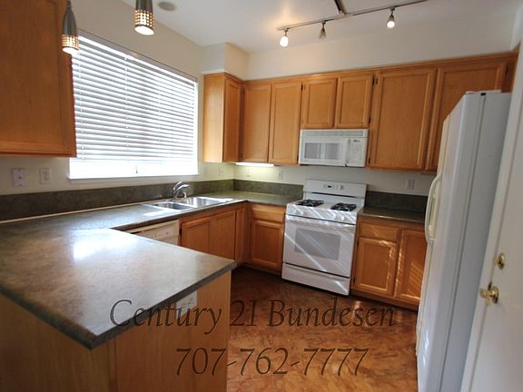 3rd image of 2012 Easton Dr