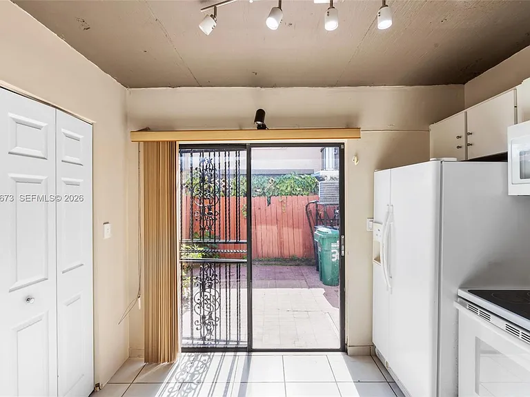 1911 SW 107th Ave #1009 — Photo 22