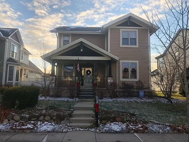 1740 Town Commons Dr photo 1