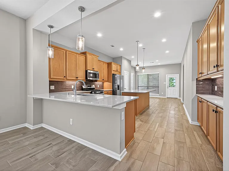 516 Shine Ct — Photo 11