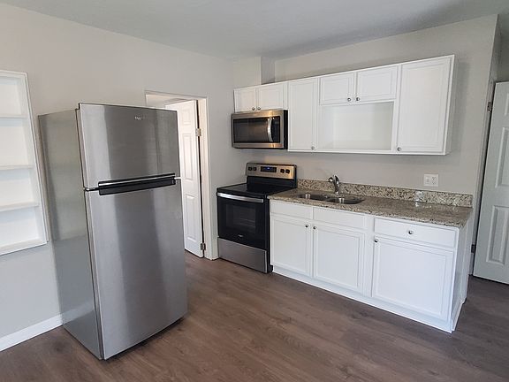3rd image of 2432 E Washington St