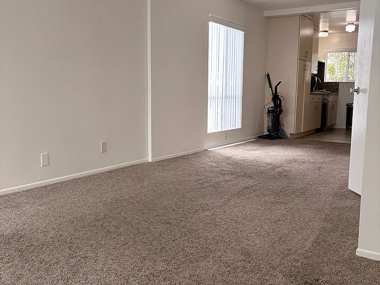 263 S Ventura Rd #7 — Photo 5