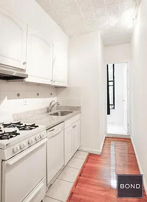 Rented by Bond New York | media 23