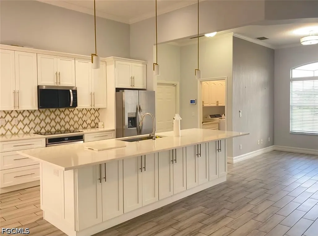 3 bed, 2.0 bath, 1882 sqft, $2,200 — Photo 2