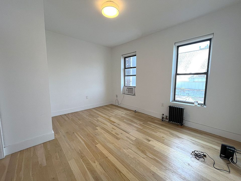 1st image of 35 Bedford St #34