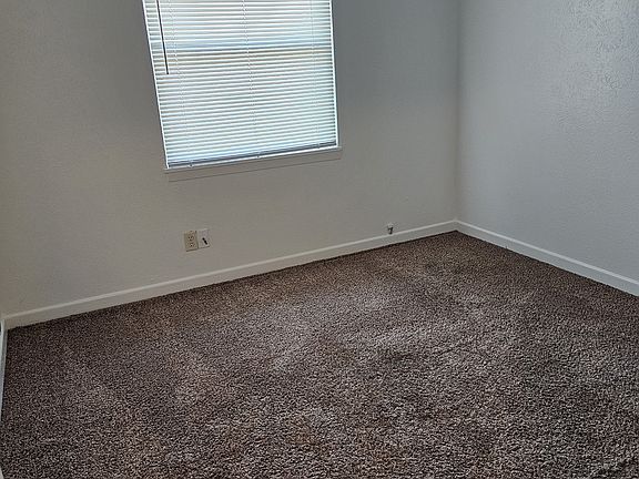 4th image of 804 W Mary Jane Dr