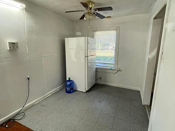 3rd image of 1501 Aaron Ave