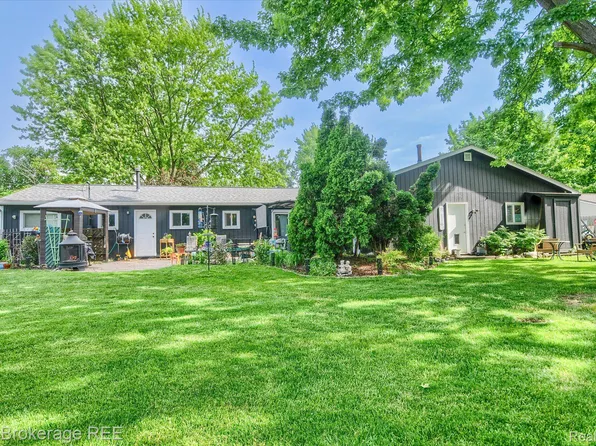 4615 Oakvista Ave, Clarkston, MI 48346