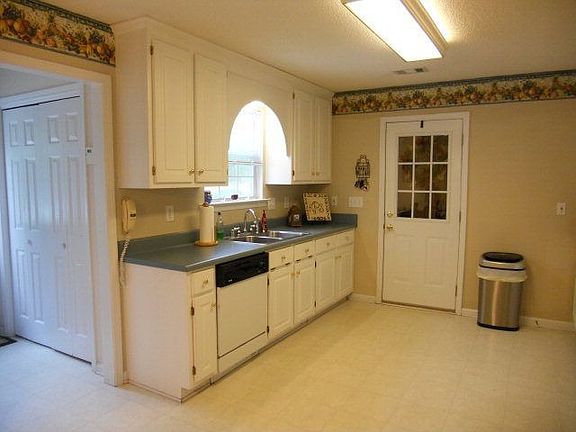 5th image of 131 Windwood Dr