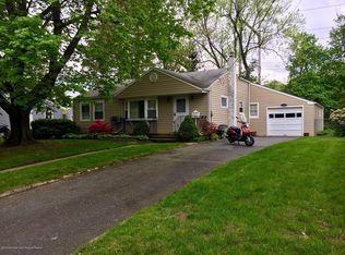 12 Trafford St, Shrewsbury, NJ 07702