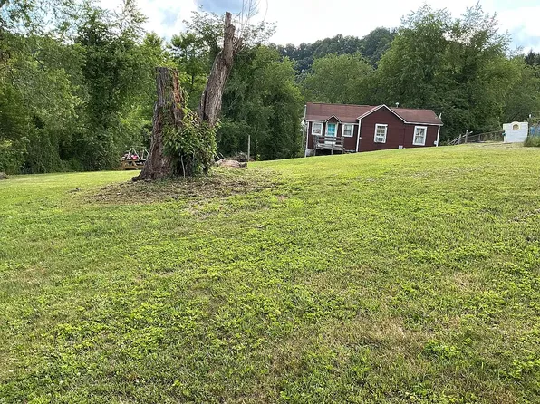 97 Ward Ave, Scarbro, WV 25917