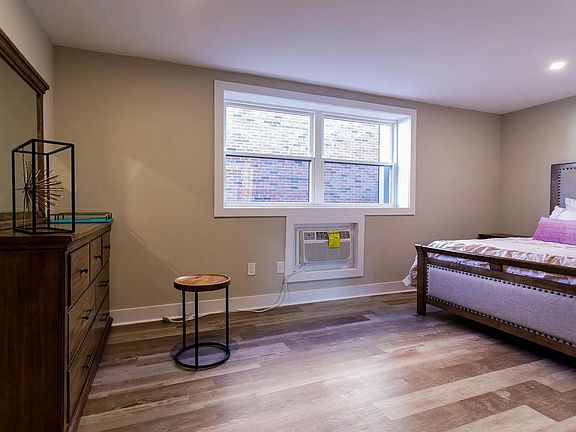 3rd image of 625 Unruh Ave #208