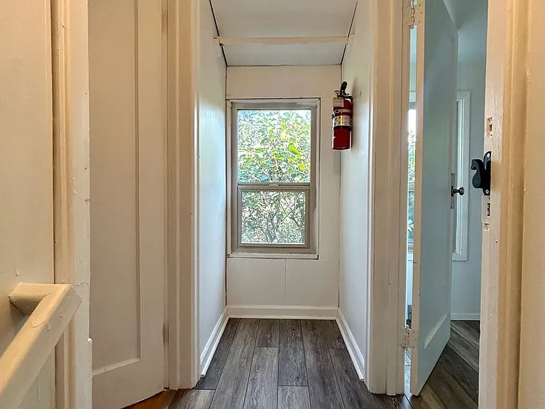 304 S Anderson St — Photo 22