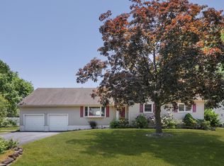 16 Mayfair Rd, Holmdel, NJ 07733