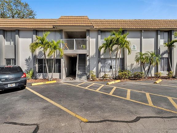 3rd image of 1830 Maravilla Ave APT 105