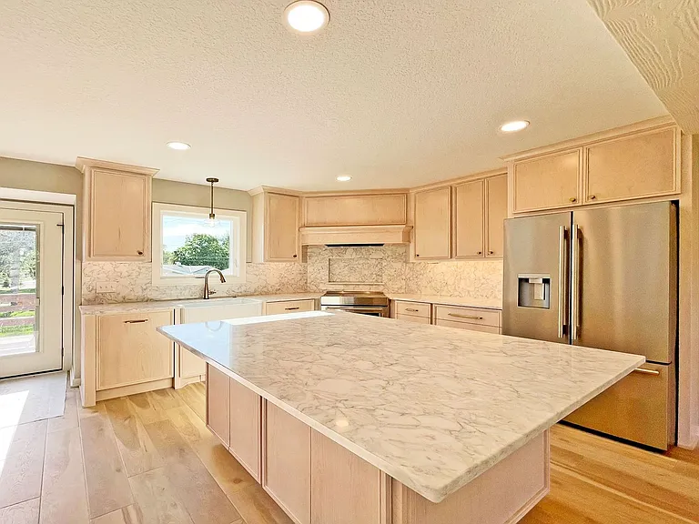 408 S Olive St — Photo 3