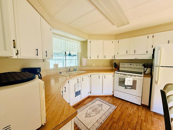 3rd image of 2918 Bruce Ln