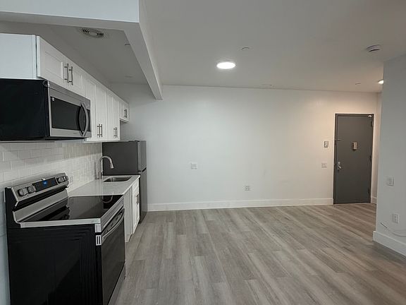 3rd image of 1641 Undercliff Ave #6B