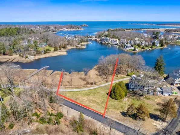 66 Black Horse Ln, Cohasset, MA 02025