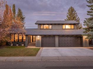 916 W Lake Placid Dr SE, Calgary, AB T2J 4C2