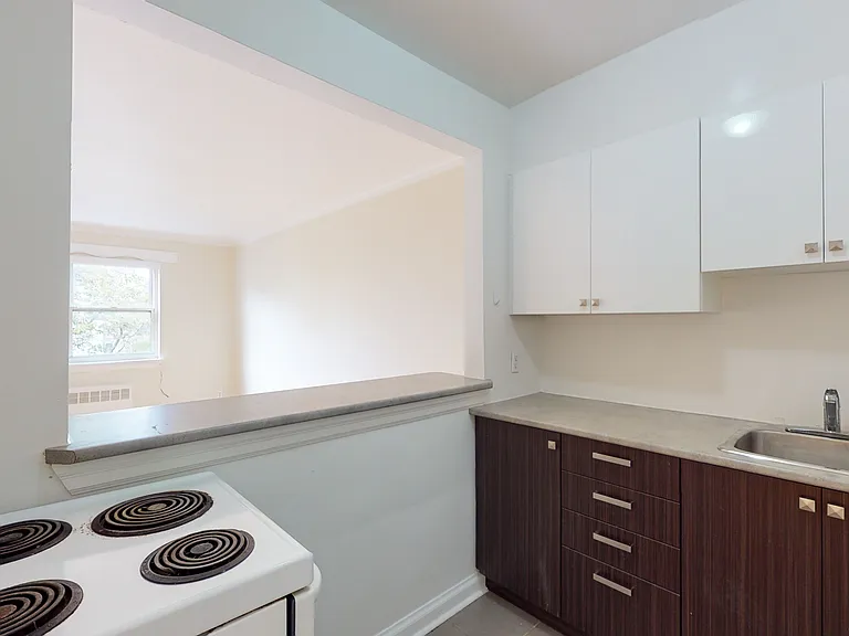 385 Besserer St — Photo 22