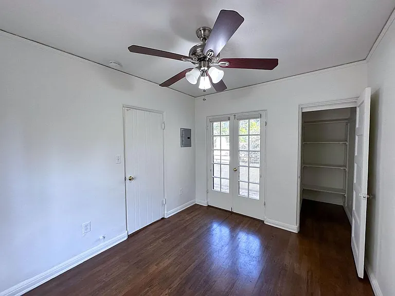 393 N Baldwin Ave — Photo 22