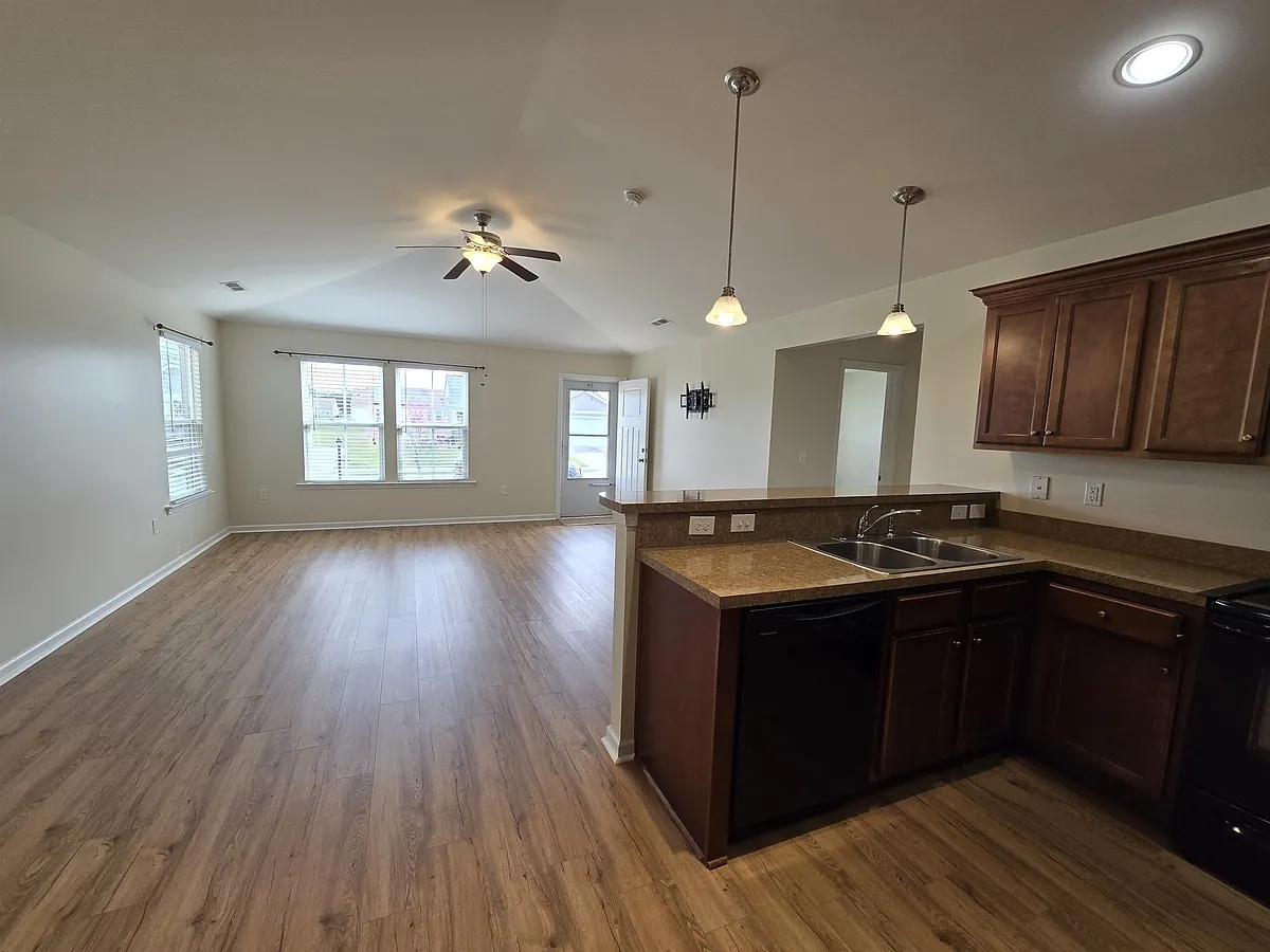 Building Photo - 1328 Valor Rd