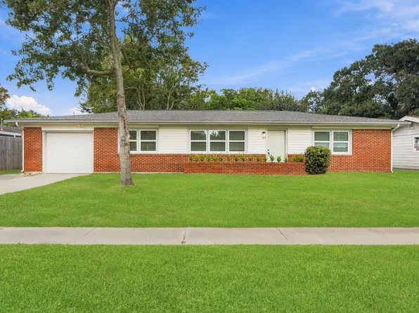 416 21st Ave N, Texas City, TX 77590