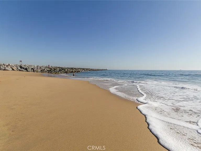 1905 E Balboa Blvd — Photo 26
