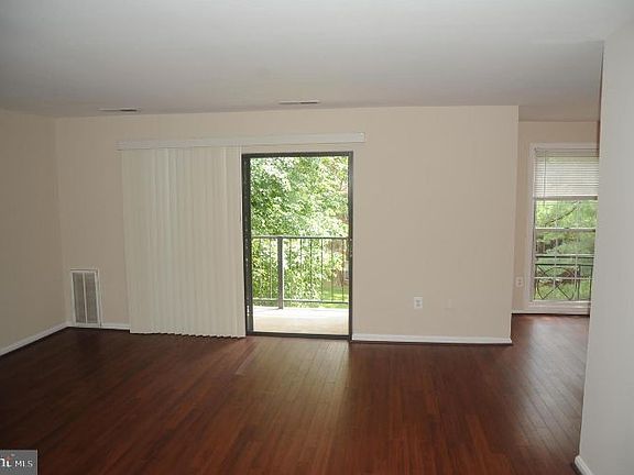 3rd image of 830 Quince Orchard Blvd #20