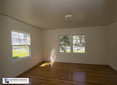 3rd image of 1525 Illinois St